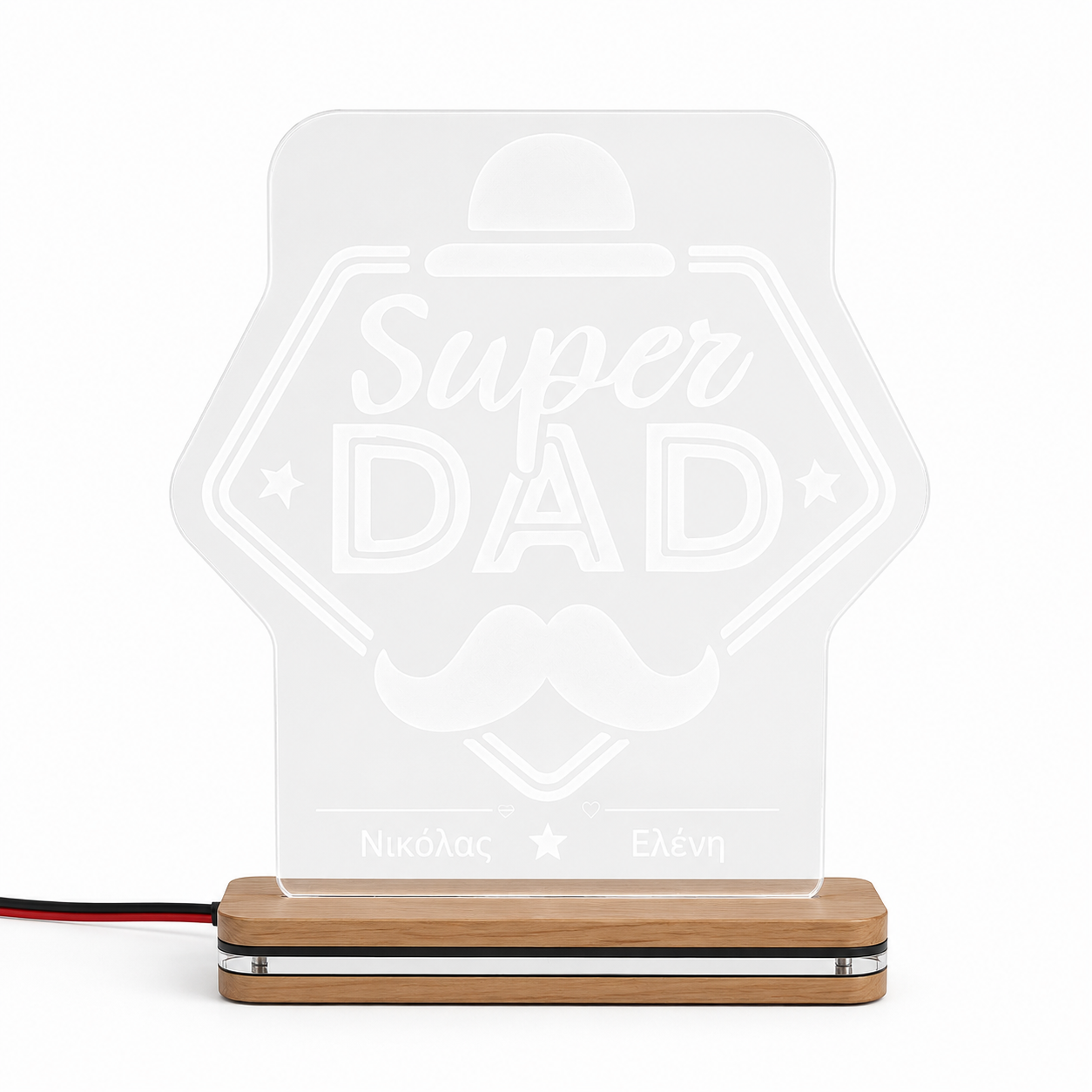 LED φωτιστικό Super Dad Badge από διάφανο plexiglass με χάραξη laser και δυνατότητα προσωποποίησης από τη So Cute By Dimi.