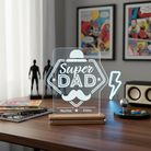 LED φωτιστικό Super Dad Badge από διάφανο plexiglass με χάραξη laser και δυνατότητα προσωποποίησης από τη So Cute By Dimi.