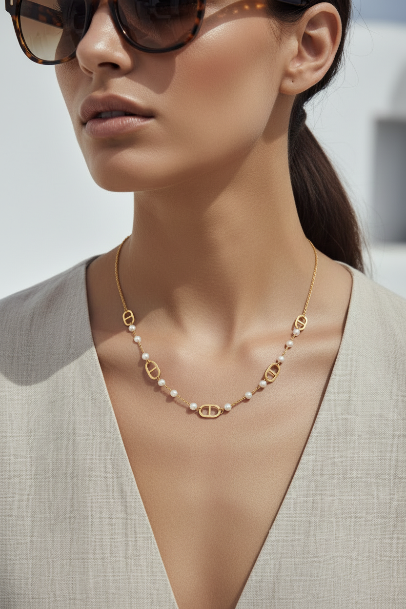 ολιέ με πέρλες και ατσάλινη αλυσίδα Thalina φορεμένο σε μοντέλο χρυσό So Cute by Dimi